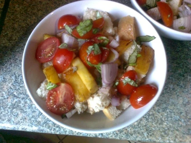 Hähnchenbrust auf Brot - Tomatensalat - Rezept - Bild Nr. 5