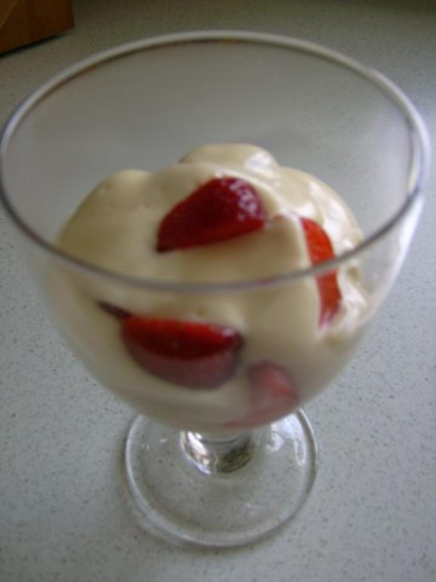 Vanillecreme mit Erdbeere - Rezept