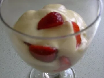 Rezept: Vanillecreme mit Erdbeere Vanillecreme mit Erdbeere - Rezept