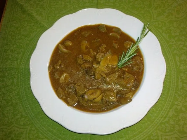 Würziges Rehgulasch mit Madeira - Rezept