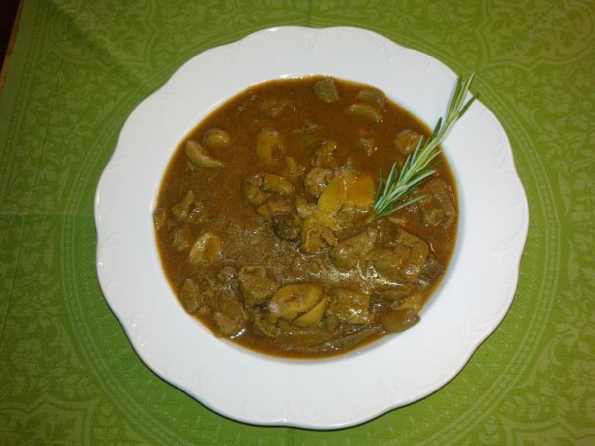 Würziges Rehgulasch mit Madeira - Rezept - kochbar.de