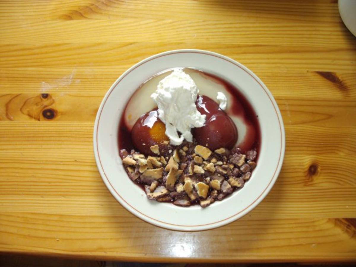 Dessert: Rotweinbirnen mit Butterkeksen - Rezept