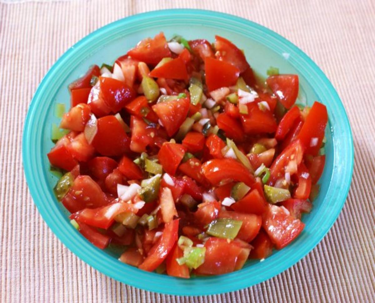 saurer Tomatensalat - Rezept