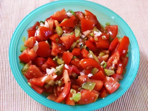 Rezept: saurer Tomatensalat Bild Nr. 2 saurer Tomatensalat - Rezept - Bild Nr. 2