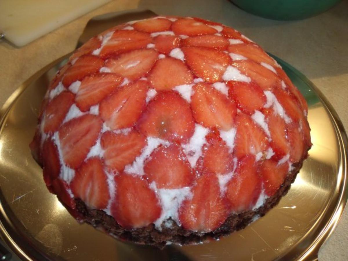 Erdbeer-Kuppeltorte mit Joghurtfüllung - Rezept