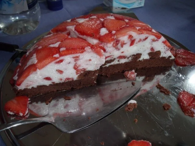 Erdbeer-Kuppeltorte mit Joghurtfüllung - Rezept - Bild Nr. 2