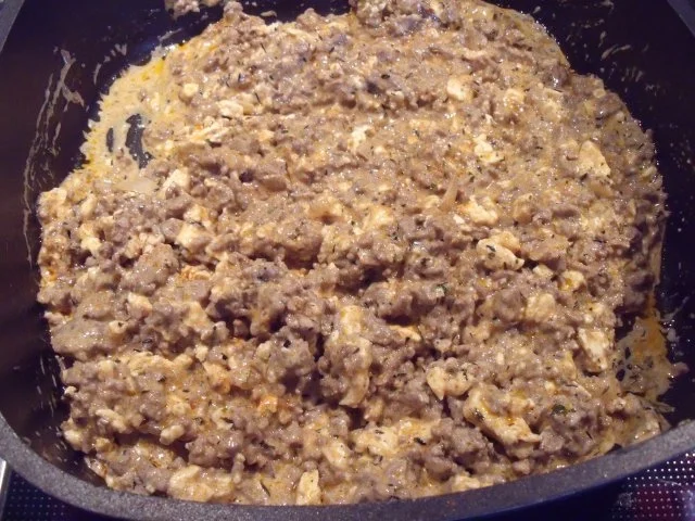 Schafskäse-Joghurt-Hackfleisch-Sauce - Rezept