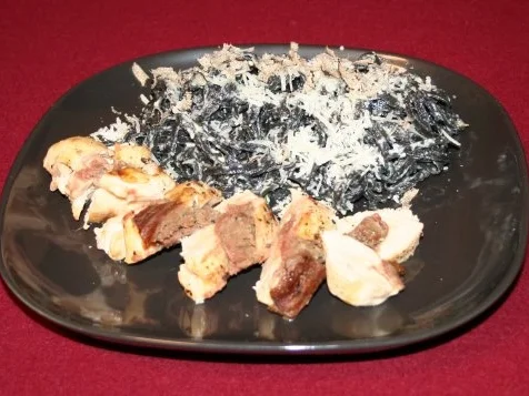 Rezept: Gefüllte Maispoularde mit Linguine und Sommertrüffeln Bild Nr. 2 Gefüllte Maispoularde mit Linguine und Sommertrüffeln - Rezept - Bild Nr. 2