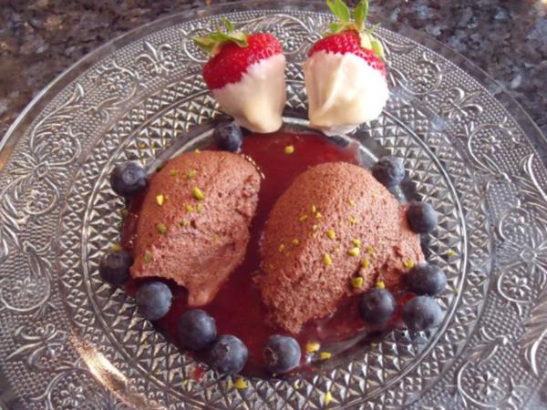 Mousse au Chocolat, ohne Sahne und Eigelb - Rezept - kochbar.de