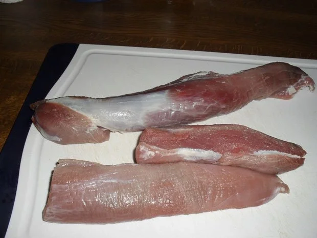 Schweinefilet mit Käsesoße und Röstzwiebeln - Rezept