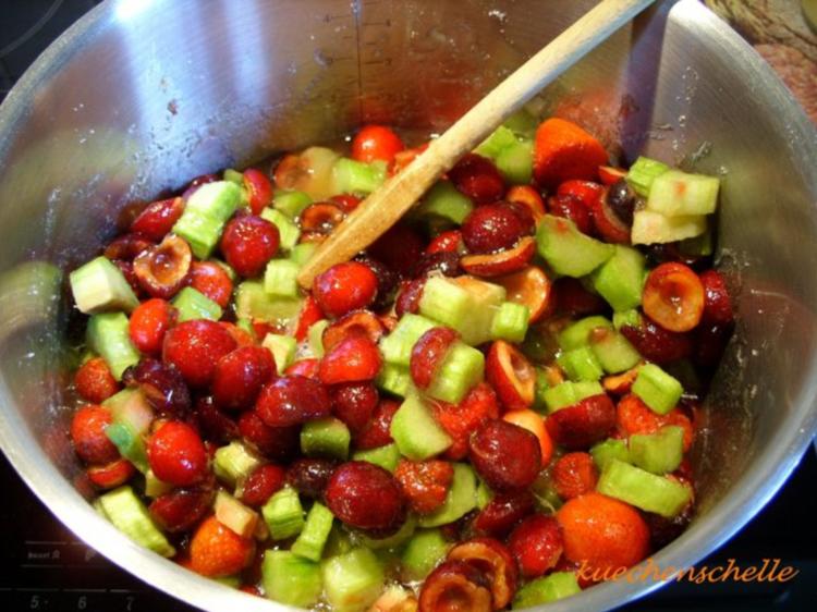 Konfitüre &amp; Co: Kirsch Rhabarber Konfitüre mit einem Hauch von Erdbeere ...