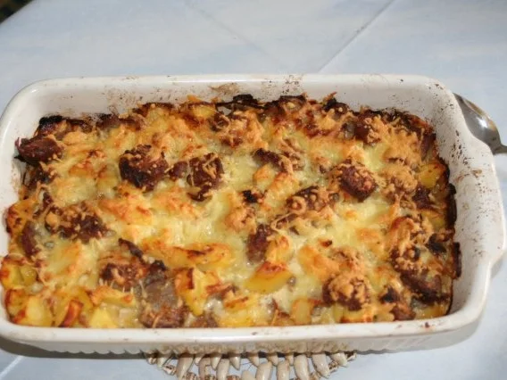 Rezept: Bratwurst-Kartoffel Auflauf Bratwurst-Kartoffel Auflauf - Rezept