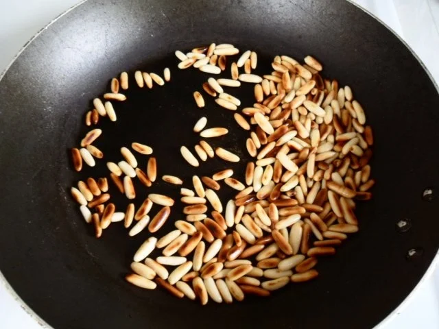 Rezept: Salbeiblätter vegetarisch gefüllt Bild Nr. 4 Salbeiblätter vegetarisch gefüllt - Rezept - Bild Nr. 4