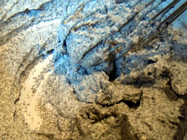 Mohnparfait mit Ananas-Minz-Ragout - Rezept - Bild Nr. 3