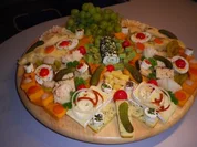 Käsebrett mit viel Dekoration - Rezept