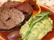 Rezept: In Barolo pochiertes Ochsenfilet an grรผnem Pรผree In Barolo pochiertes Ochsenfilet an grรผnem Pรผree - Rezept