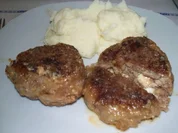 Fleischpflanzerl mit Obatzdafüllung - Rezept