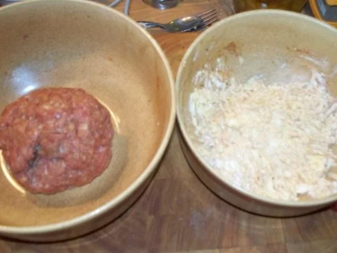 Fleischpflanzerl mit Obatzdafüllung - Rezept - Bild Nr. 2