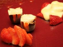Rübenkraut-Eis mit Erdbeeren und Vanille-Zabaione - Rezept