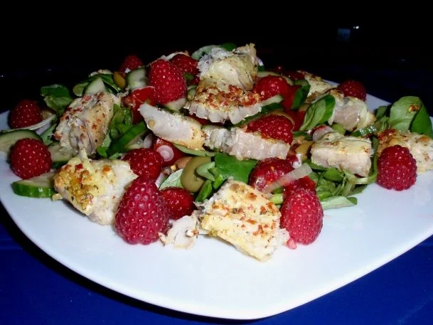 Seelachsfilet auf buntem Rapunzelsalat - Rezept