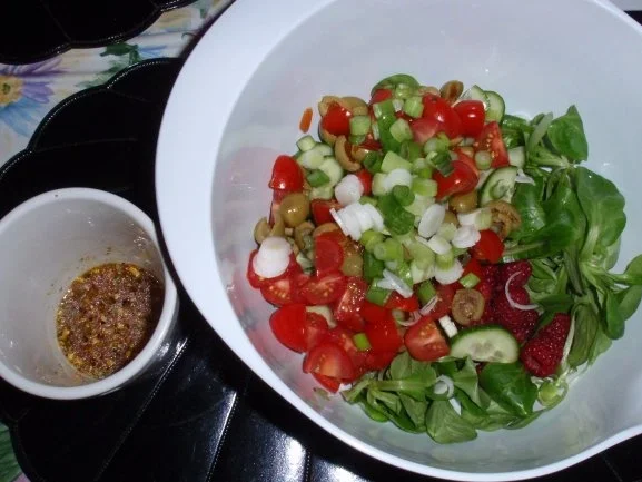 Seelachsfilet auf buntem Rapunzelsalat - Rezept - Bild Nr. 6