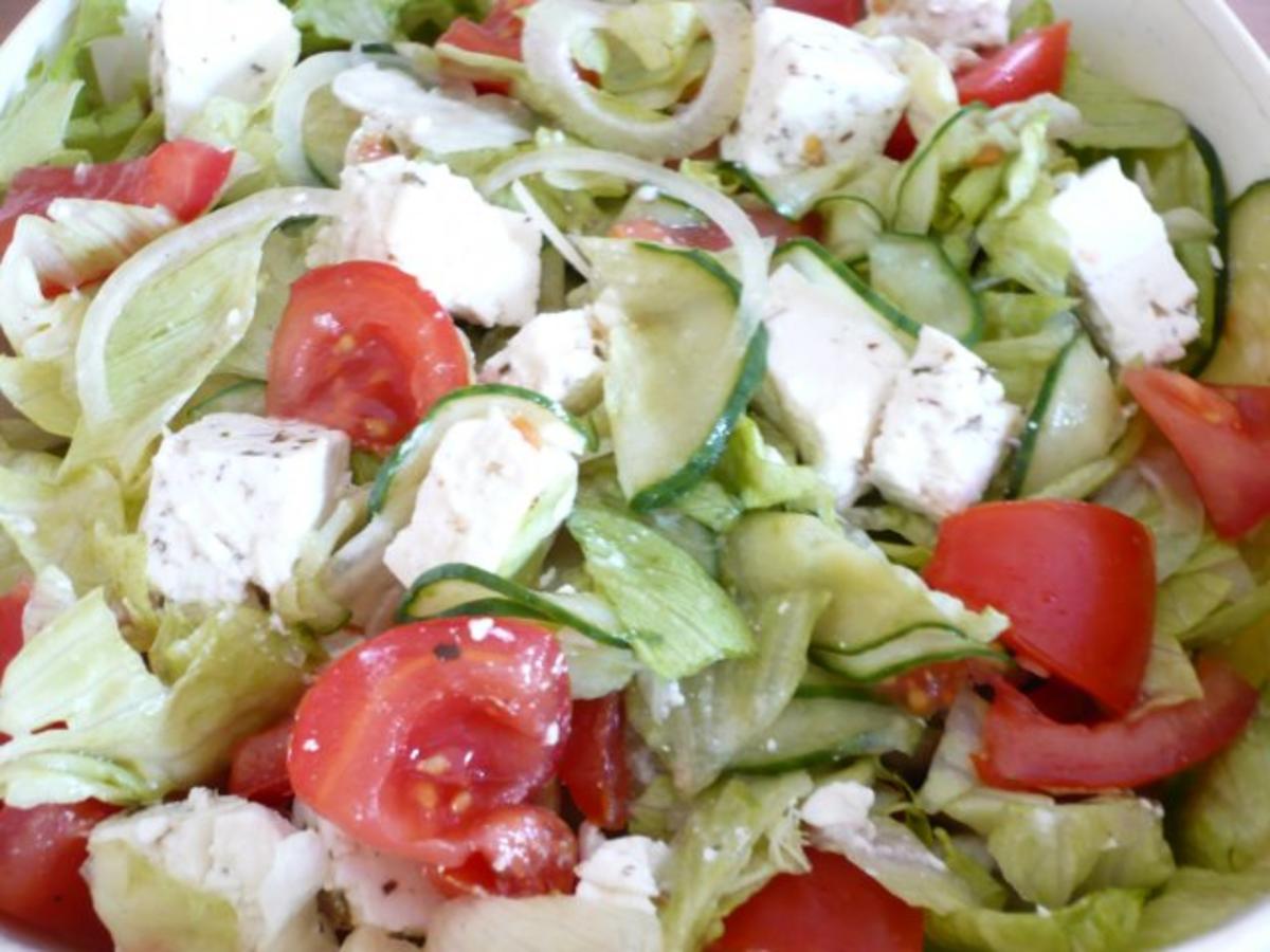 Bauernsalat mit Salatgurke und Tomaten - Rezept mit Bild - kochbar.de