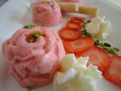 Rezept: Erdbeer - Pistazien Eis Erdbeer - Pistazien Eis - Rezept