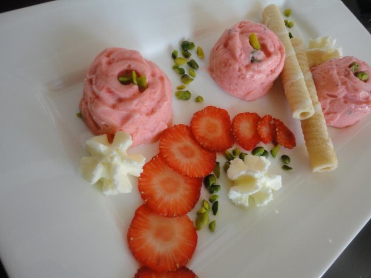 Erdbeer - Pistazien Eis - Rezept - Bild Nr. 5