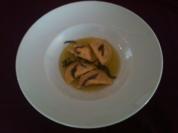 Selbstgemachte Ravioli mit Ziegenkäsefüllung in Salbeibutter - Rezept