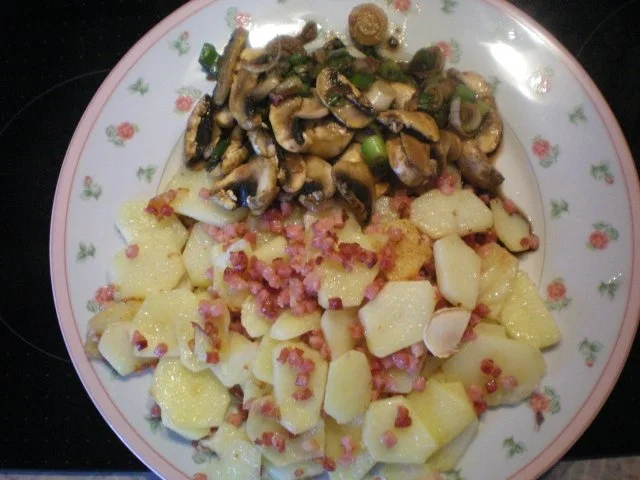 Rezept: Bratkartoffeln mit Schinken und Pilzgemüse Bratkartoffeln mit Schinken und Pilzgemüse - Rezept