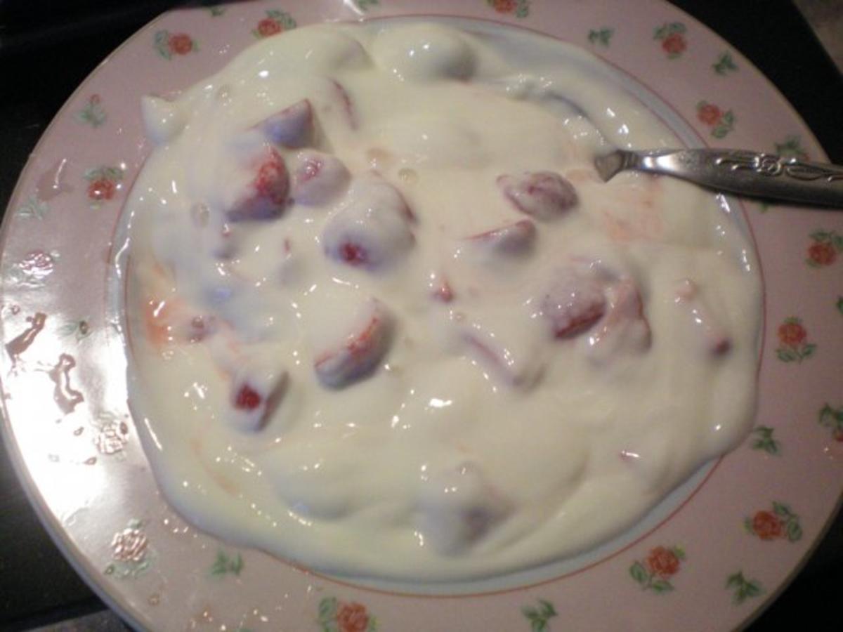 Joghurt mit Erdbeeren und Sonnenblumenkernen - Rezept - Bild Nr. 3