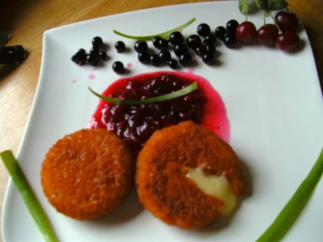 Panierter Camembert.. mit Johannesbeeren.. - Rezept - Bild Nr. 3