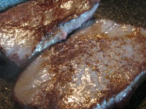 Steak, sanft gegart mit Zitronen-Kräuterbutter - Rezept - Bild Nr. 3