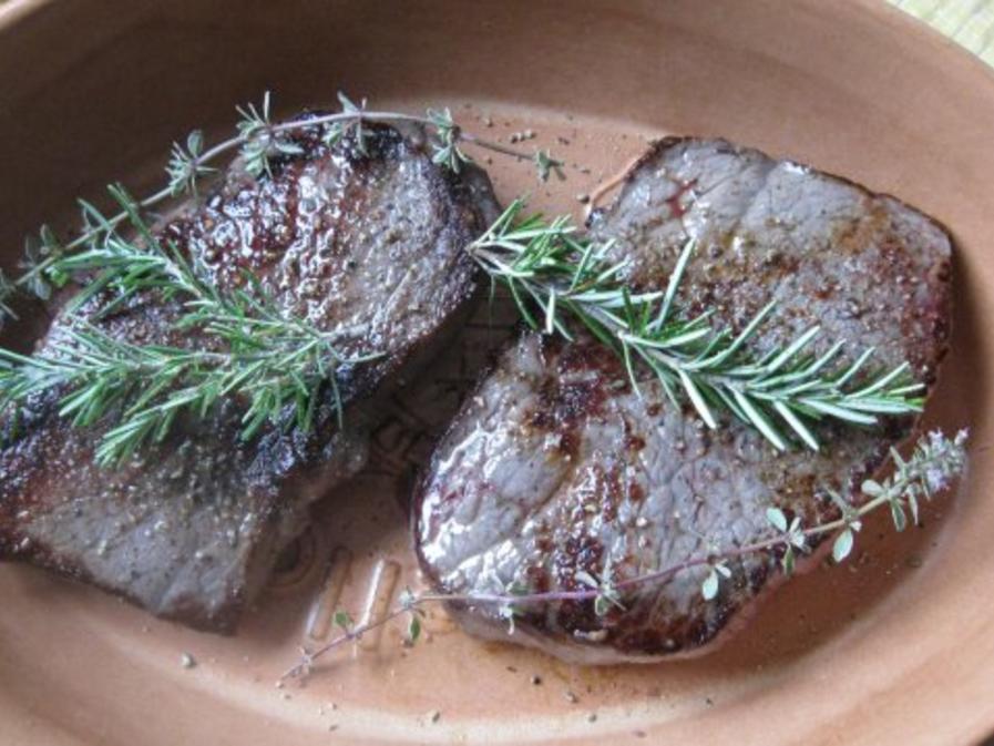 Steak, sanft gegart mit Zitronen Kräuterbutter - einfach - von Test00