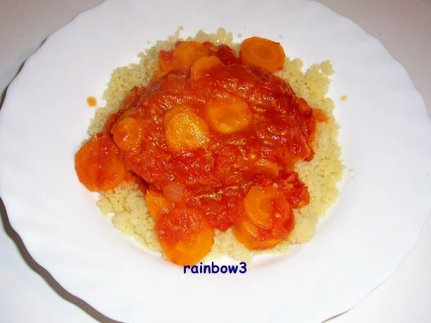 Rezept: Kochen: Möhren in Tomatensauce auf Couscous Kochen: Möhren in Tomatensauce auf Couscous - Rezept