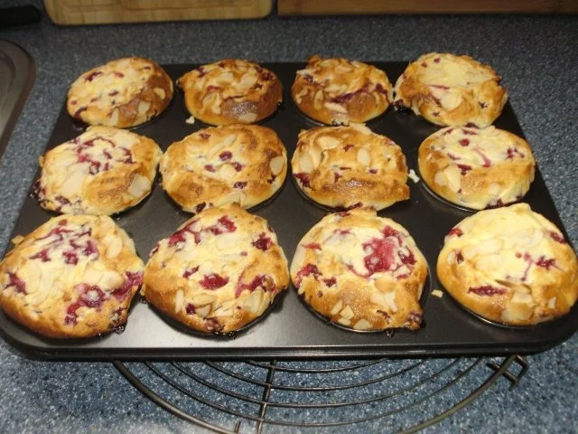 Rezept: Johannisbeer-Rahm-Muffins Bild Nr. 5 Johannisbeer-Rahm-Muffins - Rezept - Bild Nr. 5