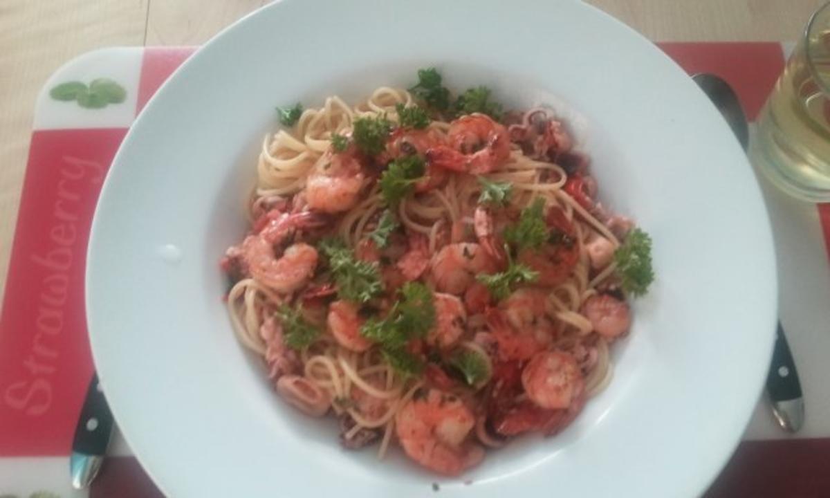 Spaghetti Frutti de Mare con gamberi le erbe - Rezept - Bild Nr. 9