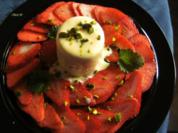 Desserts: Eierlikör-Parfait mit Erdbeersalat - Rezept