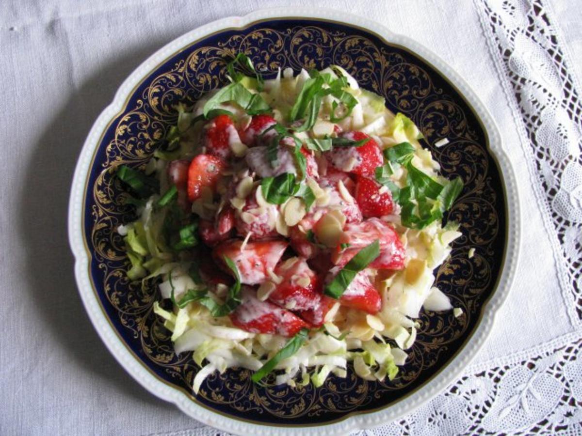 Bilder für Salate: Chicoree-Erdbeer-Salat - Rezept