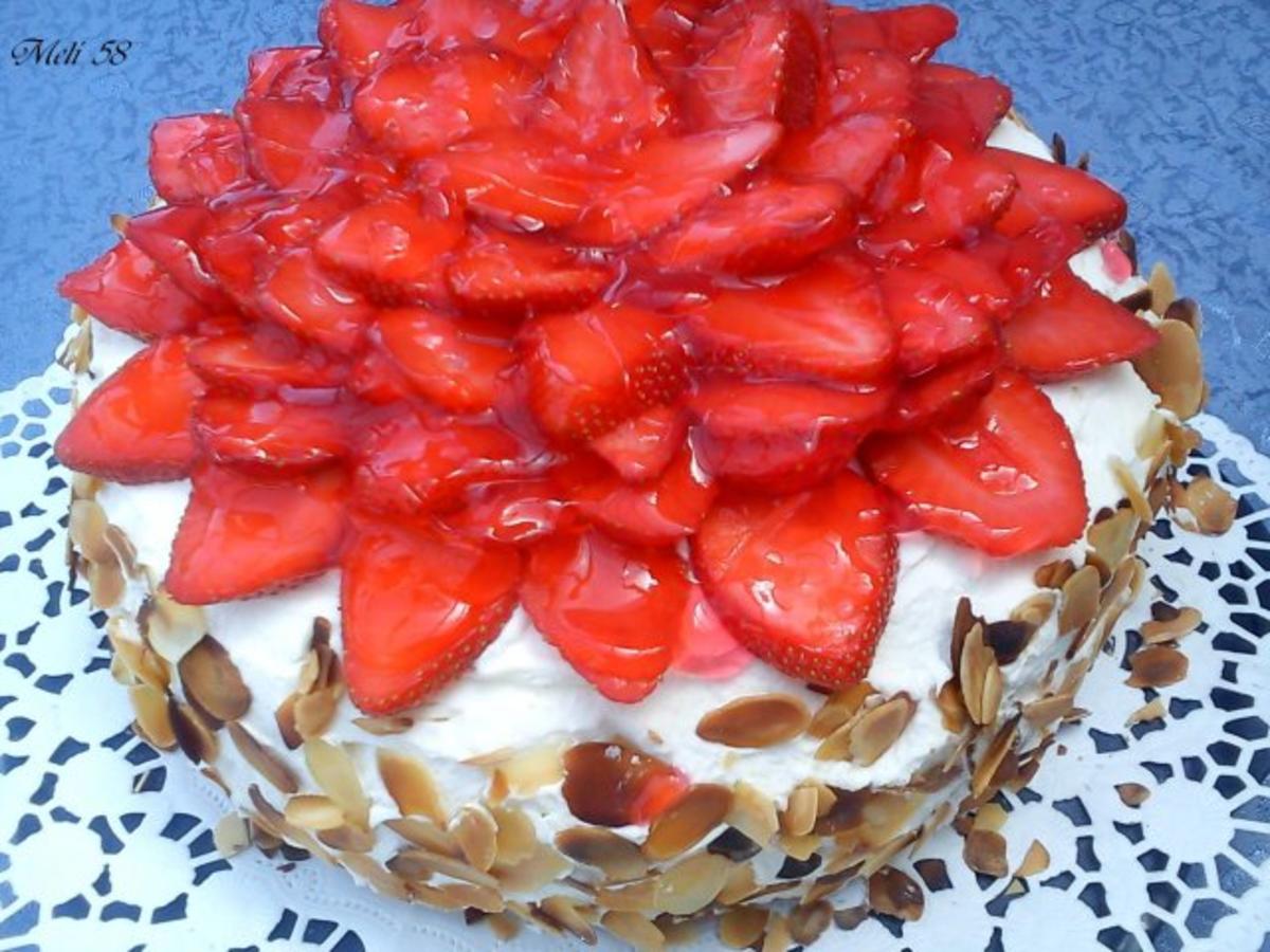 Backen: Erdbeermousse Torte mit Ricotta - Rezept - kochbar.de