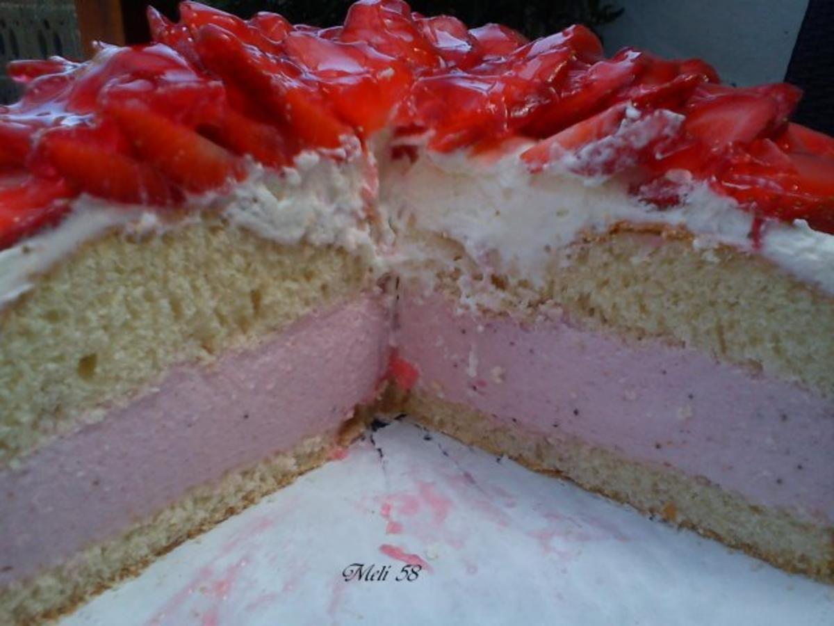 Backen: Erdbeermousse Torte mit Ricotta - Rezept - kochbar.de