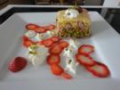 Pistazien Biskuit Törtchen mit Erdbeer Creme - Rezept