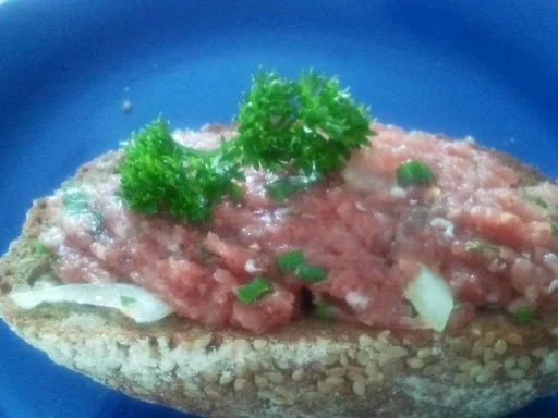 Zwiebelmett Gepimpt auf Nightcooker Art - Rezept