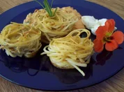 Spaghetti-Nester mit Zuchini-Frischkäse-Sauce - Rezept