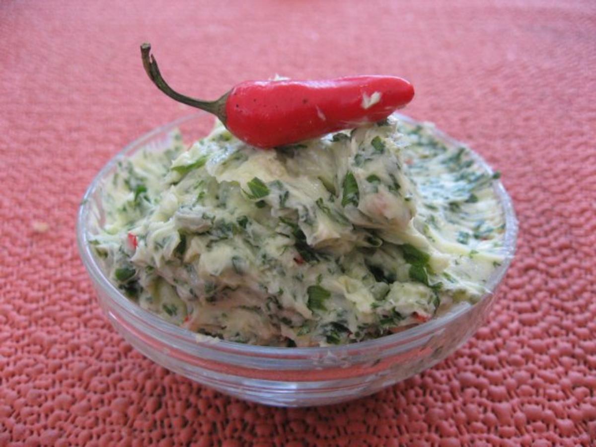 Bilder für Chili-Kräuterbutter - Rezept