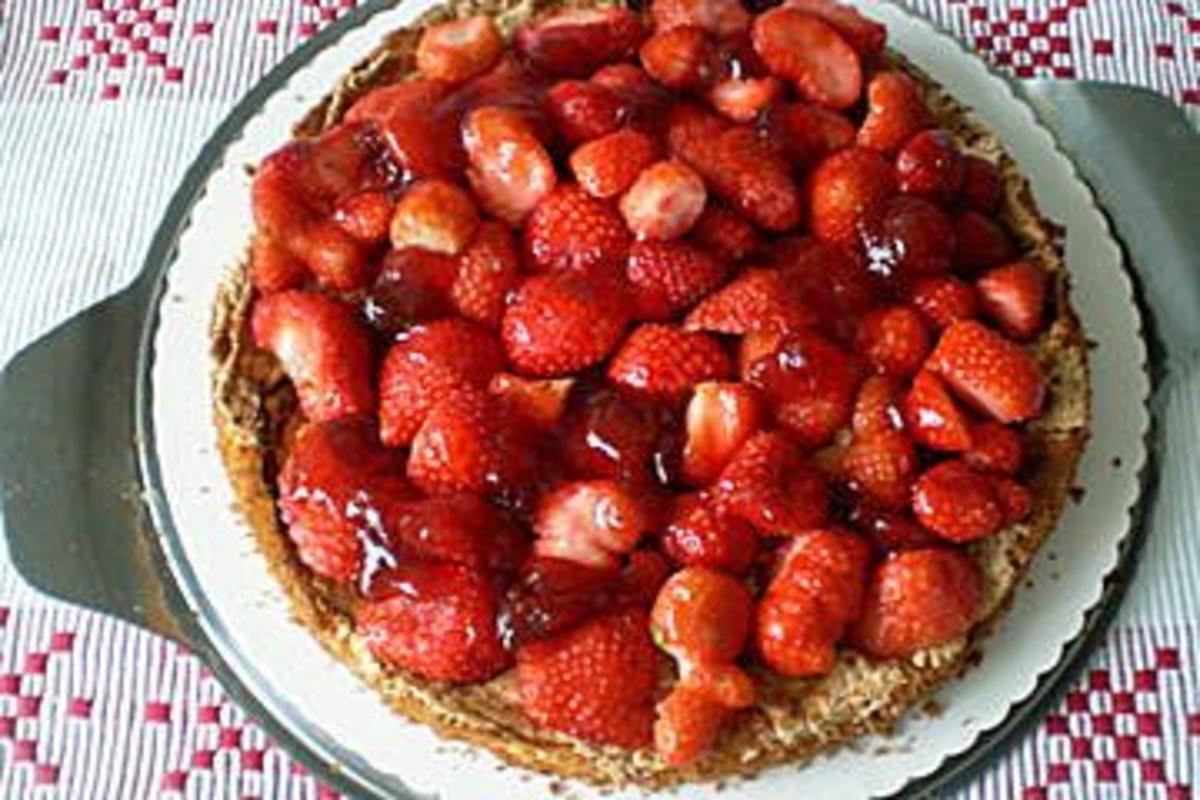 Joghurt-Erdbeertorte mit Knusperboden - Rezept Von Einsendungen orchide