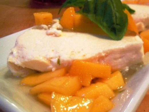 Rezept: Cidre-Mousse mit marinierter Mango Cidre-Mousse mit marinierter Mango - Rezept