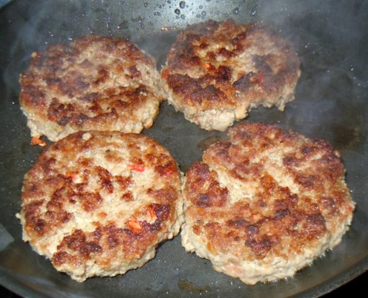 Scharfe Frikadellen mit Fenchel-Apfel-Gemüse - Rezept - kochbar.de