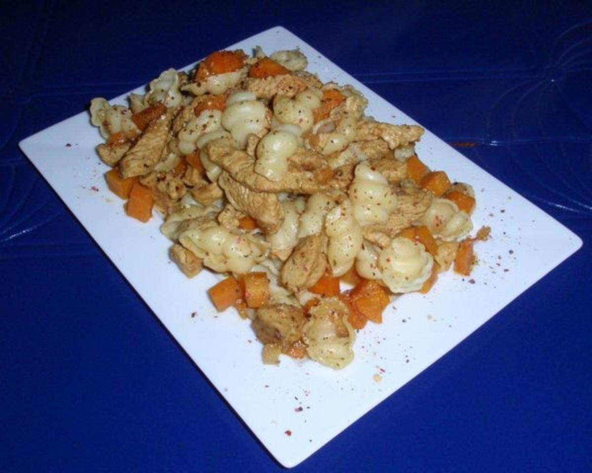 Hähnchen-Karotten-Muschelnudel-Pfanne - Rezept - Bild Nr. 13
