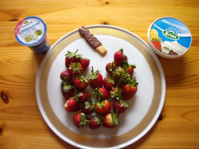 Rezept: Dessert: Erdbeeren mit Mascarpone Bild Nr. 3 Dessert: Erdbeeren mit Mascarpone - Rezept - Bild Nr. 3